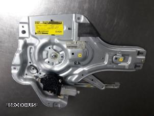 Gebruikte Ruitmechaniek 4Deurs rechts-achter Kia Cerato 2.0 CRDi 16V Prijs € 40,00 Margeregeling aangeboden door Autobedrijf Broekhuis B.V.