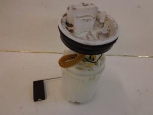 Gebruikte Tank element Pomp Volkswagen Polo IV (9N1/2/3) 1.2 12V Prijs € 25,00 Margeregeling aangeboden door Autobedrijf Broekhuis B.V.