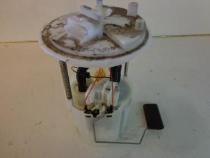 Gebruikte Tank element Pomp Fiat Grande Punto (199) 1.2 Prijs € 20,00 Margeregeling aangeboden door Autobedrijf Broekhuis B.V.