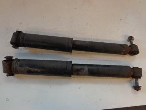 Gebruikte Schokbreker set Renault Grand Scénic II (JM) 2.0 16V Prijs € 30,00 Margeregeling aangeboden door Autobedrijf Broekhuis B.V.