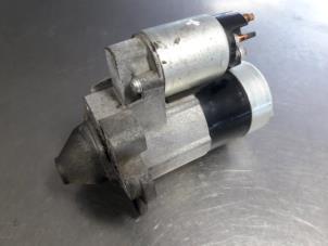 Gebruikte Startmotor Renault Scénic III (JZ) 1.6 16V Prijs € 45,00 Margeregeling aangeboden door Autobedrijf Broekhuis B.V.