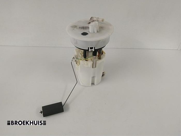 Gebruikte Tank element Pomp Mazda 2 (DE) 1.3 16V S-VT Prijs € 25,00 Margeregeling aangeboden door Autobedrijf Broekhuis B.V.