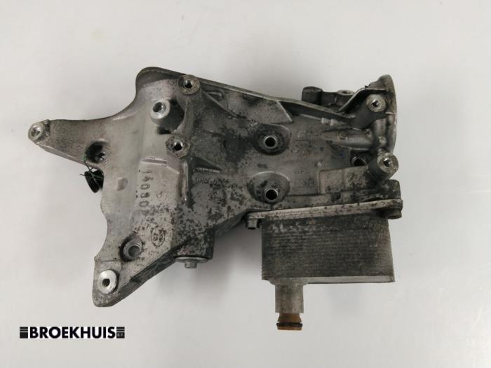 Gebruikte Oliefilterhuis Volkswagen Passat CC (357) 1.8 TSI 16V Prijs € 40,00 Margeregeling aangeboden door Autobedrijf Broekhuis B.V.