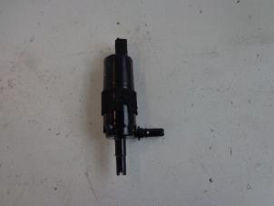 Gebruikte Ruitensproeierpomp voor Audi A5 Sportback (8TA) 3.0 TDI V6 24V Prijs € 10,00 Margeregeling aangeboden door Autobedrijf Broekhuis B.V.