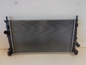Gebruikte Radiateur Ford Focus 2 Wagon 1.6 Ti-VCT 16V Prijs € 25,00 Margeregeling aangeboden door Autobedrijf Broekhuis B.V.
