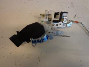 Gebruikte Deurslot Mechaniek 4Deurs links-voor Daihatsu Trevis 1.0 12V DVVT Prijs € 20,00 Margeregeling aangeboden door Autobedrijf Broekhuis B.V.