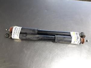 Gebruikte Schokdemper set Mercedes E (C207) E-260 CGI 16V BlueEfficiency Prijs € 50,00 Margeregeling aangeboden door Autobedrijf Broekhuis B.V.