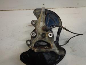 Gebruikte Fusee rechts-voor Mercedes E (C207) E-260 CGI 16V BlueEfficiency Prijs € 80,00 Margeregeling aangeboden door Autobedrijf Broekhuis B.V.