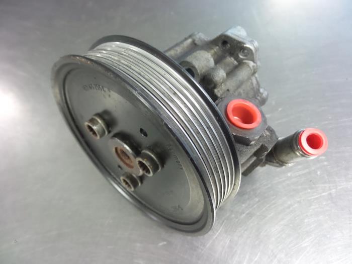 Stuurbekrachtiging Pomp van een Audi A4 Avant (B7) 2.7 TDI V6 24V 2007