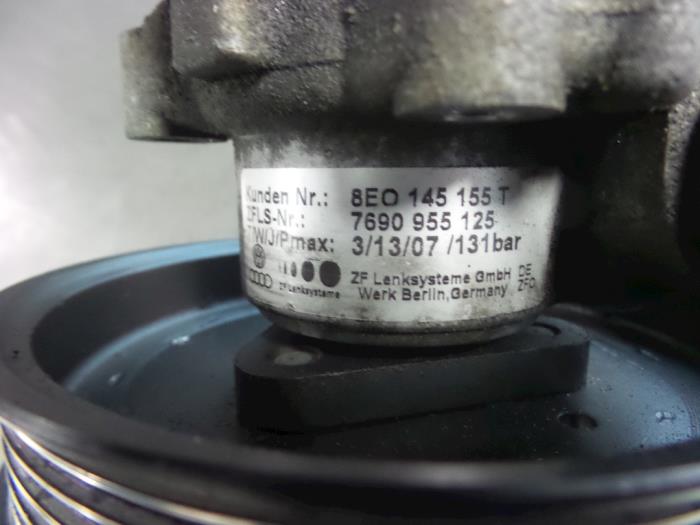 Stuurbekrachtiging Pomp van een Audi A4 Avant (B7) 2.7 TDI V6 24V 2007