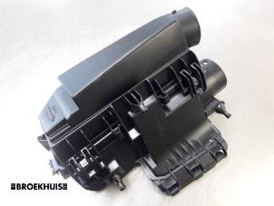 Gebruikte Luchtfilterhuis Mercedes E (C207) E-260 CGI 16V BlueEfficiency Prijs € 50,00 Margeregeling aangeboden door Autobedrijf Broekhuis B.V.