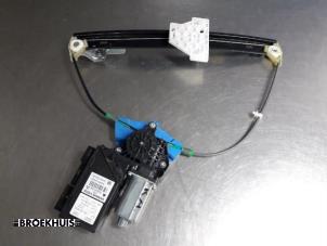 Gebruikte Ruitmechaniek 4Deurs rechts-achter Audi A4 Avant (B7) 2.7 TDI V6 24V Prijs € 20,00 Margeregeling aangeboden door Autobedrijf Broekhuis B.V.