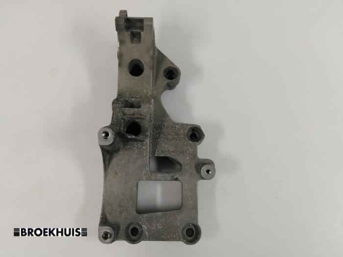 Gebruikte Dynamosteun onder Volkswagen Golf V (1K1) 2.0 TFSI GTI 16V Prijs € 20,00 Margeregeling aangeboden door Autobedrijf Broekhuis B.V.