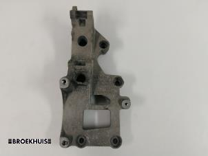 Gebruikte Dynamosteun onder Volkswagen Golf V (1K1) 2.0 TFSI GTI 16V Prijs € 20,00 Margeregeling aangeboden door Autobedrijf Broekhuis B.V.