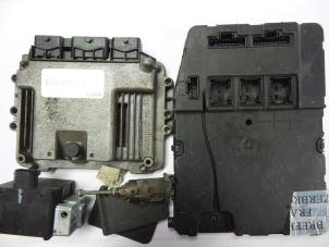 Gebruikte Inspuitcomputer Renault Megane II CC (EM) 1.9 dCi 115 Prijs € 50,00 Margeregeling aangeboden door Autobedrijf Broekhuis B.V.