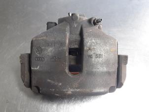 Gebruikte Remklauw (Tang) links-voor Seat Altea XL (5P5) 1.2 TSI Prijs € 35,00 Margeregeling aangeboden door Autobedrijf Broekhuis B.V.