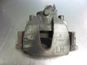 Gebruikte Remklauw (Tang) links-voor Ford Focus 3 Wagon 1.6 SCTi 16V Prijs € 20,00 Margeregeling aangeboden door Autobedrijf Broekhuis B.V.