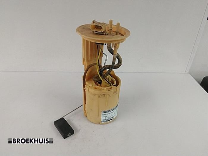Gebruikte Tank element Pomp Volkswagen Crafter 2.5 TDI 30/32/35/46/50 Prijs € 35,00 Margeregeling aangeboden door Autobedrijf Broekhuis B.V.