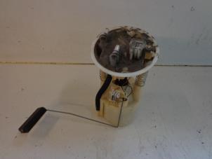 Gebruikte Tank element Pomp Renault Scénic I (JA) 2.0 16V Prijs € 25,00 Margeregeling aangeboden door Autobedrijf Broekhuis B.V.