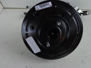 Gebruikte Rembekrachtiger Renault Megane III Grandtour (KZ) 1.5 dCi 110 Prijs € 60,00 Margeregeling aangeboden door Autobedrijf Broekhuis B.V.