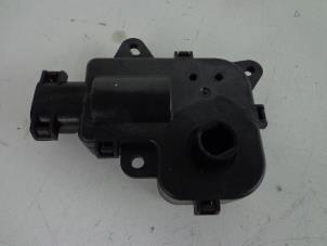 Gebruikte Kachelklep Motor Renault Espace (JK) 2.2 dCi 16V Prijs € 10,00 Margeregeling aangeboden door Autobedrijf Broekhuis B.V.