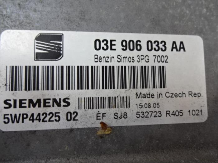 Inspuitcomputer van een Seat Ibiza III (6L1) 1.2 12V 2006