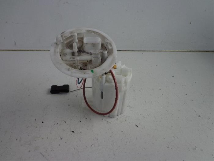 Gebruikte Tank element Pomp Audi A4 Avant (B8) 2.0 TDI 16V Prijs € 40,00 Margeregeling aangeboden door Autobedrijf Broekhuis B.V.
