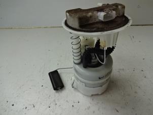 Gebruikte Tank element Pomp Nissan Note (E11) 1.4 16V Prijs € 45,00 Margeregeling aangeboden door Autobedrijf Broekhuis B.V.