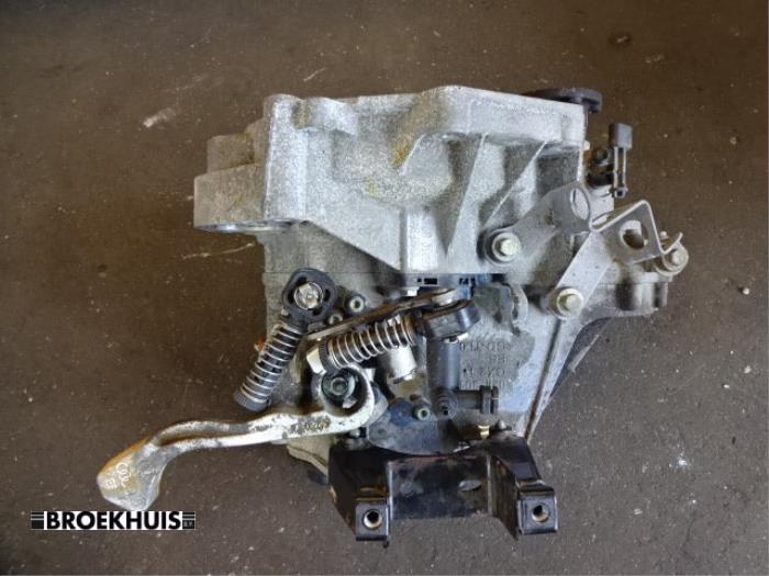Versnellingsbak van een Seat Ibiza III (6L1) 1.2 12V 2006