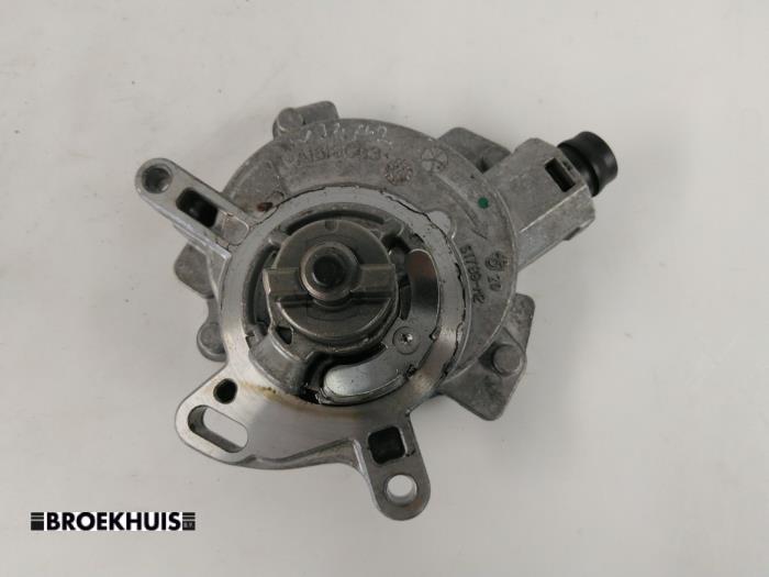 Gebruikte Vacuumpomp (Benzine) Ford Focus 3 Wagon 1.6 SCTi 16V Prijs € 45,00 Margeregeling aangeboden door Autobedrijf Broekhuis B.V.