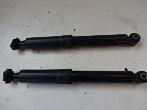 Gebruikte Schokbreker set Peugeot 208 I (CA/CC/CK/CL) 1.2 Vti 12V PureTech 82 Prijs € 40,00 Margeregeling aangeboden door Autobedrijf Broekhuis B.V.