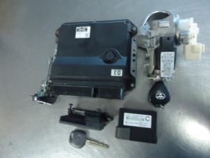 Gebruikte Inspuitcomputer Toyota RAV4 (A3) 2.0 16V VVT-i 4x4 Prijs € 75,00 Margeregeling aangeboden door Autobedrijf Broekhuis B.V.