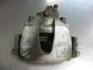 Gebruikte Remklauw (Tang) links-voor Ford Focus 3 Wagon 1.6 SCTi 16V Prijs € 20,00 Margeregeling aangeboden door Autobedrijf Broekhuis B.V.