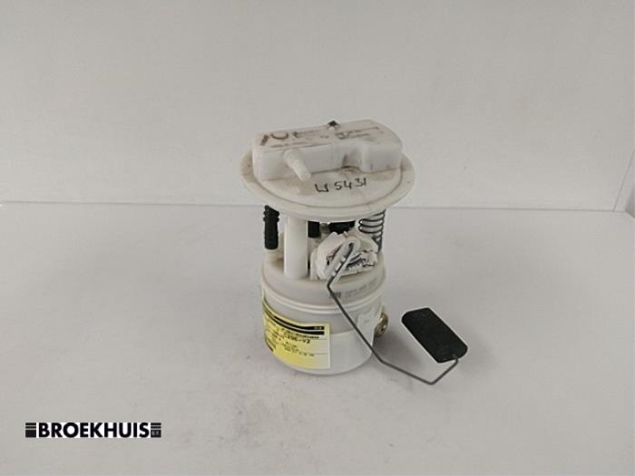 Gebruikte Tank element Pomp Renault Clio II (BB/CB) 1.2 16V Prijs € 20,00 Margeregeling aangeboden door Autobedrijf Broekhuis B.V.