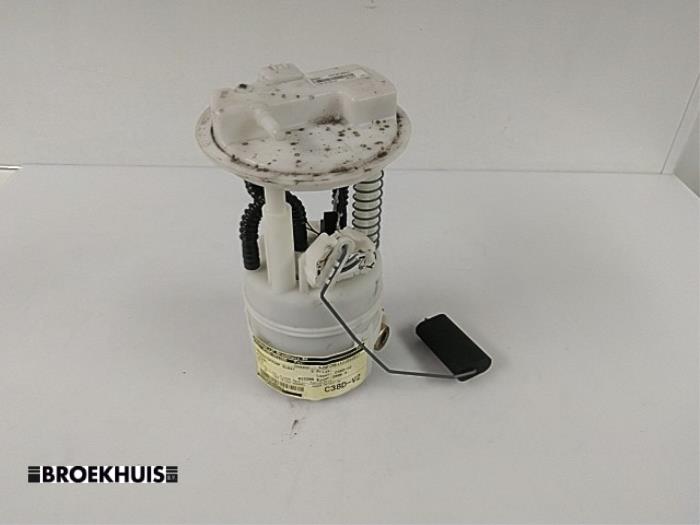 Gebruikte Tank element Pomp Nissan Note (E11) 1.6 16V Prijs € 30,00 Margeregeling aangeboden door Autobedrijf Broekhuis B.V.
