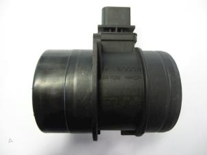 Gebruikte Luchtmassameter Volkswagen Transporter T5 2.5 TDi PF Prijs € 24,20 Inclusief btw aangeboden door Autobedrijf Broekhuis B.V.