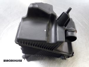 Gebruikte Luchtfilterhuis Renault Scénic II (JM) 1.6 16V Prijs € 20,00 Margeregeling aangeboden door Autobedrijf Broekhuis B.V.
