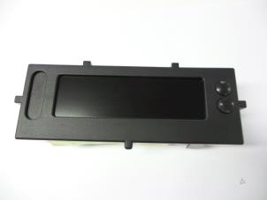 Gebruikte Display Interieur Renault Clio III (BR/CR) 1.5 dCi FAP Prijs € 35,00 Margeregeling aangeboden door Autobedrijf Broekhuis B.V.