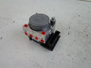 Gebruikte ABS Pomp Renault Clio III (BR/CR) 1.5 dCi FAP Prijs € 50,00 Margeregeling aangeboden door Autobedrijf Broekhuis B.V.