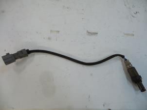 Gebruikte Lambda Sonde Toyota Avensis Wagon (T25/B1E) 2.2 D-4D 16V D-CAT Prijs € 15,00 Margeregeling aangeboden door Autobedrijf Broekhuis B.V.