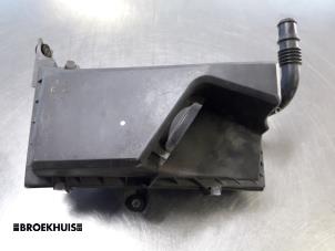 Gebruikte Luchtfilterhuis Volvo V40 (VW) 1.9 D Prijs € 15,00 Margeregeling aangeboden door Autobedrijf Broekhuis B.V.