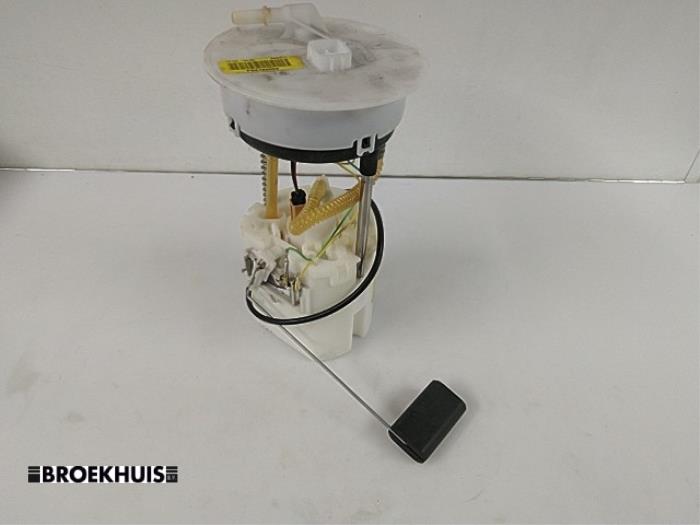 Gebruikte Tank element Pomp Opel Agila (B) 1.0 12V Prijs € 35,00 Margeregeling aangeboden door Autobedrijf Broekhuis B.V.