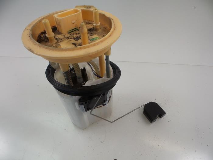 Gebruikte Tank element Pomp Volkswagen Passat Variant (365) 1.6 TDI 16V Bluemotion Prijs € 50,00 Margeregeling aangeboden door Autobedrijf Broekhuis B.V.