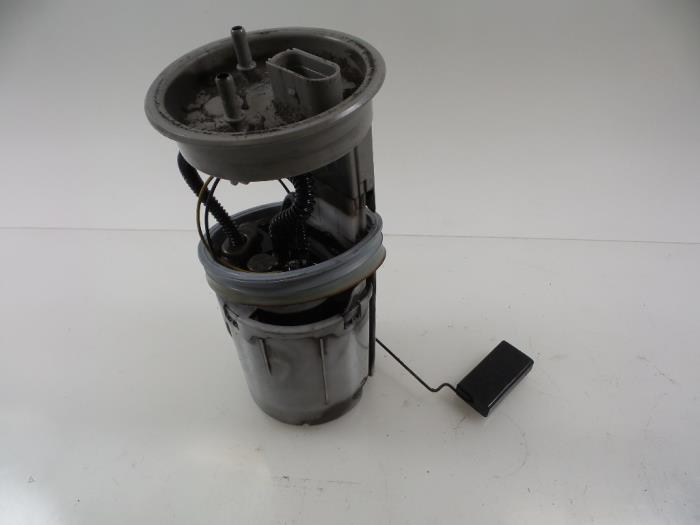 Gebruikte Tank element Pomp Volkswagen Passat Variant (3B6) 1.9 TDI 100 Prijs € 30,00 Margeregeling aangeboden door Autobedrijf Broekhuis B.V.