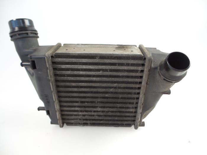 Gebruikte Intercooler Renault Twingo II (CN) 1.5 dCi 90 FAP Prijs € 40,00 Margeregeling aangeboden door Autobedrijf Broekhuis B.V.