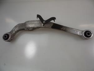 Gebruikte Draagarm links-achter Nissan Qashqai (J10) 2.0 16V Prijs € 50,00 Margeregeling aangeboden door Autobedrijf Broekhuis B.V.
