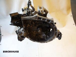 Gebruikte Versnellingsbak Peugeot 208 I (CA/CC/CK/CL) 1.4 16V Prijs € 300,00 Margeregeling aangeboden door Autobedrijf Broekhuis B.V.
