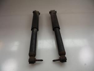 Gebruikte Schokbreker set Renault Grand Scénic II (JM) 2.0 16V Prijs € 25,00 Margeregeling aangeboden door Autobedrijf Broekhuis B.V.