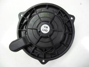 Gebruikte Chaufage Ventilatiemotor Hyundai Santa Fe II (CM) 2.2 CRDi 16V 4x2 Prijs € 40,00 Margeregeling aangeboden door Autobedrijf Broekhuis B.V.