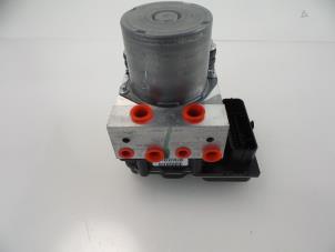 Gebruikte ABS Pomp Landrover Range Rover Sport (LS) 3.0 S TDV6 Prijs € 150,00 Margeregeling aangeboden door Autobedrijf Broekhuis B.V.